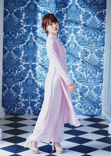 Sakura Miyawaki feet photo thumbnail