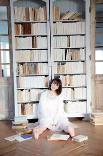 Sakura Miyawaki feet photo thumbnail