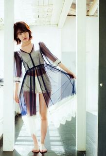Sakura Miyawaki feet photo thumbnail