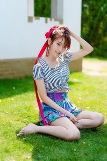 Sakura Miyawaki feet photo thumbnail