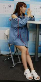 Sakura Miyawaki feet photo thumbnail