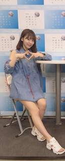 Sakura Miyawaki feet photo thumbnail