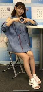 Sakura Miyawaki feet photo thumbnail