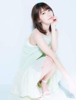 Sakura Miyawaki feet photo thumbnail