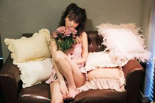Sakura Miyawaki feet photo thumbnail