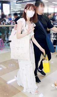 Sakura Miyawaki feet photo thumbnail