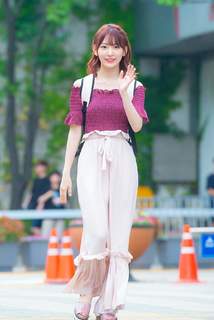 Sakura Miyawaki feet photo thumbnail