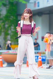 Sakura Miyawaki feet photo thumbnail