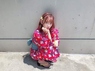 Sakura Miyawaki feet photo thumbnail