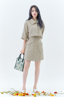 Sakura Miyawaki feet photo thumbnail