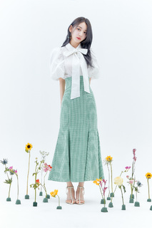 Sakura Miyawaki feet photo thumbnail