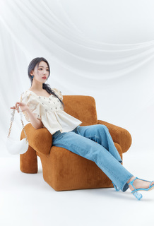 Sakura Miyawaki feet photo thumbnail