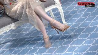 Sakura Miyawaki feet photo thumbnail