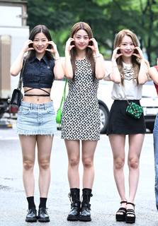 Sakura Miyawaki feet photo thumbnail