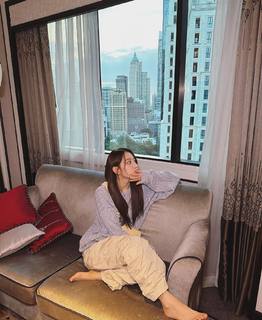 Sakura Miyawaki feet photo thumbnail