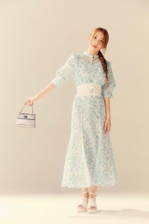 Sakura Miyawaki feet photo thumbnail