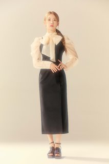 Sakura Miyawaki feet photo thumbnail