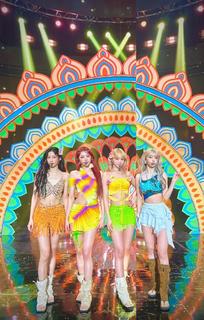 Sakura Miyawaki feet photo thumbnail