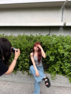 Sakura Miyawaki feet photo thumbnail