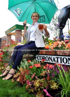 Sally Dynevor feet photo 7