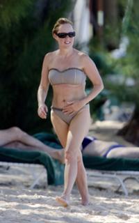 Sally Dynevor feet photo 17
