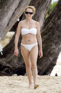 Sally Dynevor feet photo 11