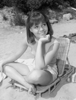 Sally Field feet photo thumbnail