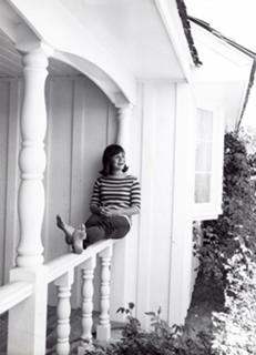 Sally Field feet photo thumbnail