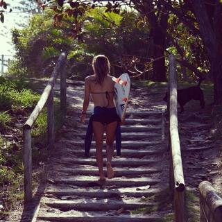 Sally Fitzgibbons feet photo 2