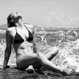 Sally Fitzgibbons feet photo 17