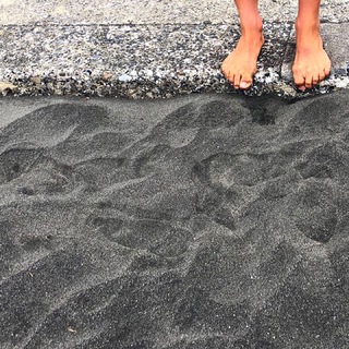 Sally Fitzgibbons feet photo 10