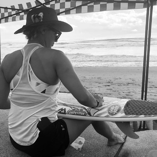 Sally Fitzgibbons feet photo 8