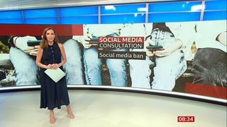 Sally Nugent feet photo 1