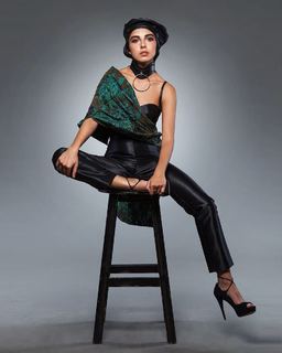 Salma Abu-Deif feet photo thumbnail