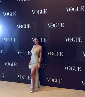 Salma Abu-Deif feet photo thumbnail