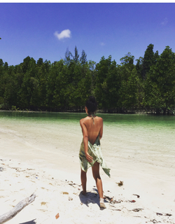 Salma Abu-Deif feet photo thumbnail