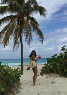 Salma Abu-Deif feet photo thumbnail