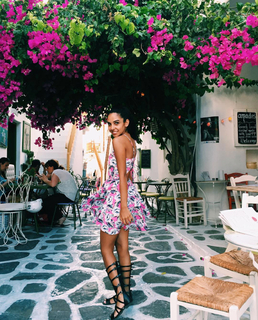 Salma Abu-Deif feet photo thumbnail