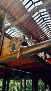 Salma Abu-Deif feet photo thumbnail