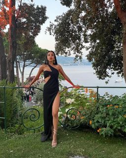 Salma Abu-Deif feet photo thumbnail