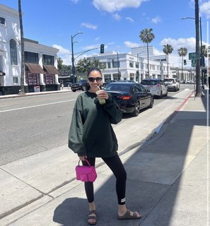 Salma Abu-Deif feet photo thumbnail