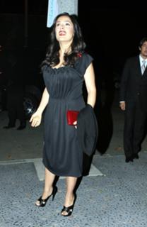 Salma Hayek feet photo thumbnail