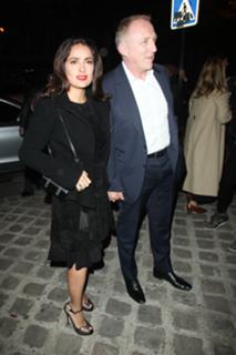 Salma Hayek feet photo thumbnail