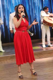 Salma Hayek feet photo thumbnail