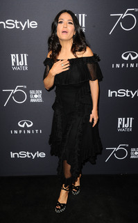 Salma Hayek feet photo thumbnail
