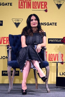 Salma Hayek feet photo thumbnail