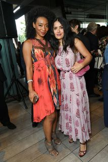 Salma Hayek feet photo thumbnail