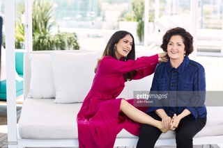 Salma Hayek feet photo thumbnail