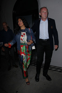 Salma Hayek feet photo thumbnail
