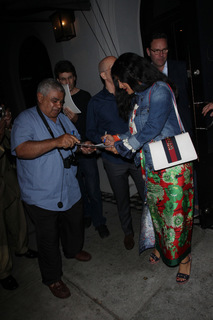 Salma Hayek feet photo thumbnail